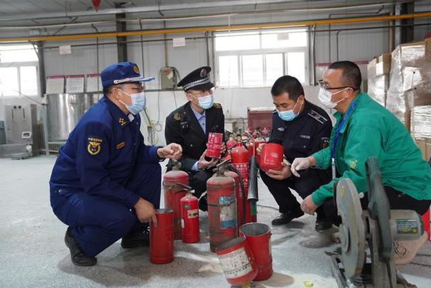 筑牢生命安全防线 北京多区联合开展消防用品质量大检查及不合格灭火器集中销毁行动