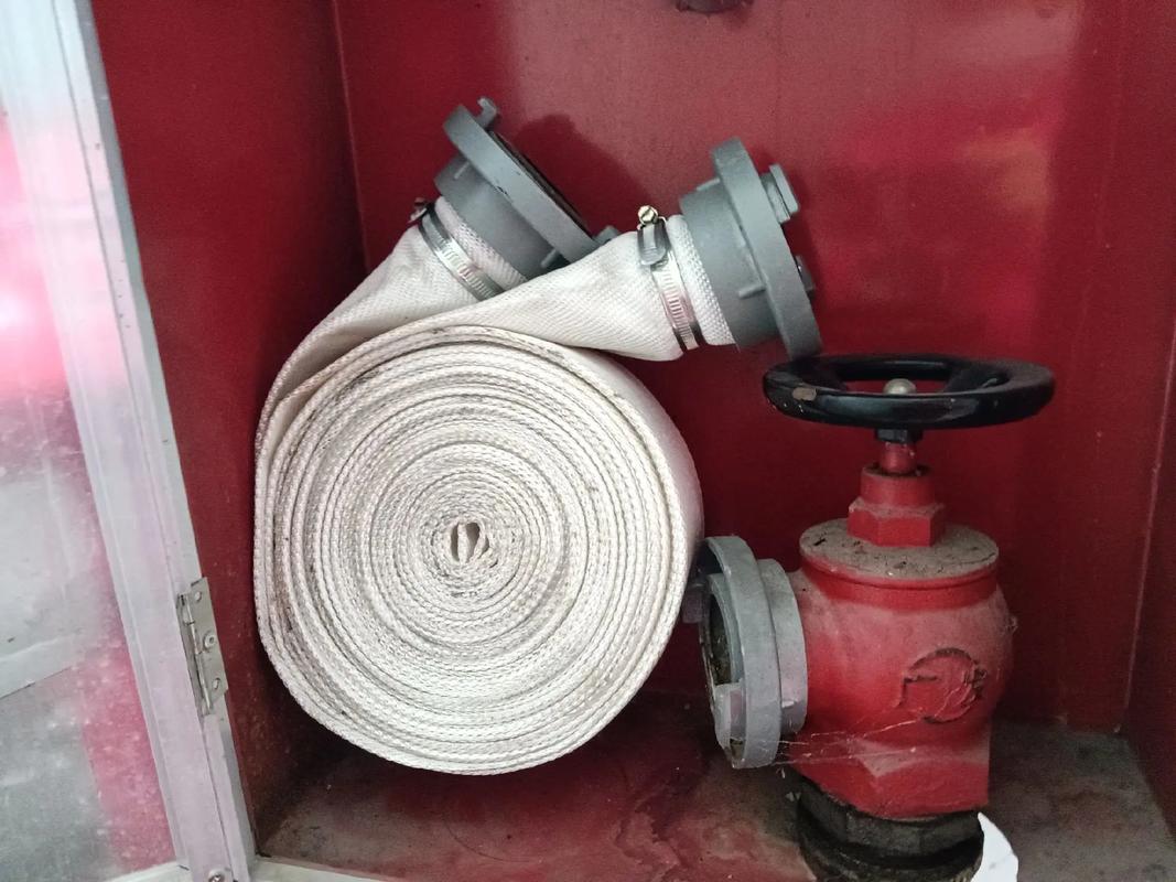消防器材 #消防知识 人家说你到达现场后没消防车昨办我